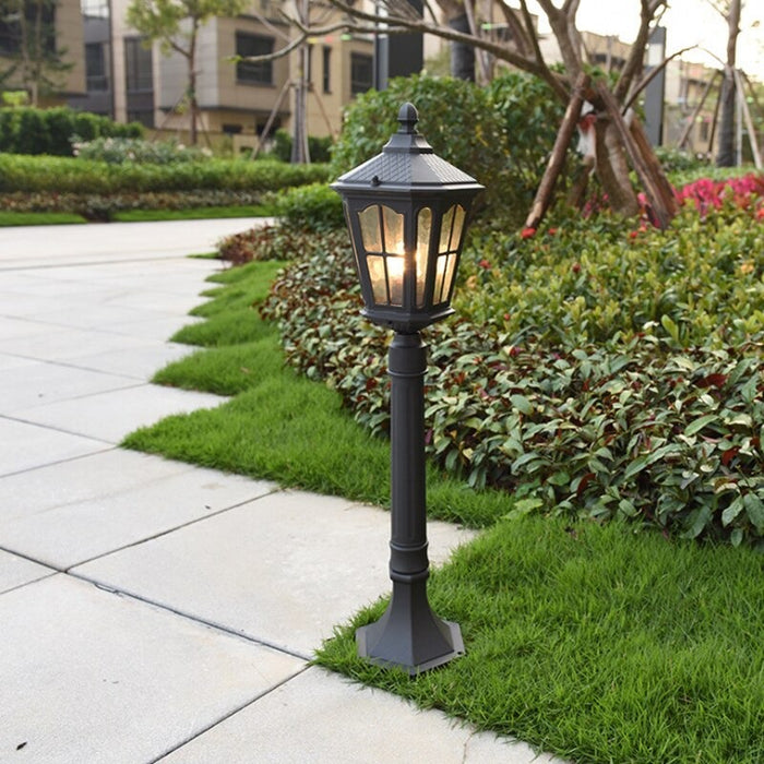 European Retro LED Outdoor Lawn Lamp