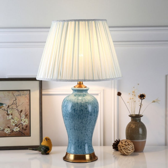 European Traditional Handmade Ceramic Vase Decoration Table Lamp