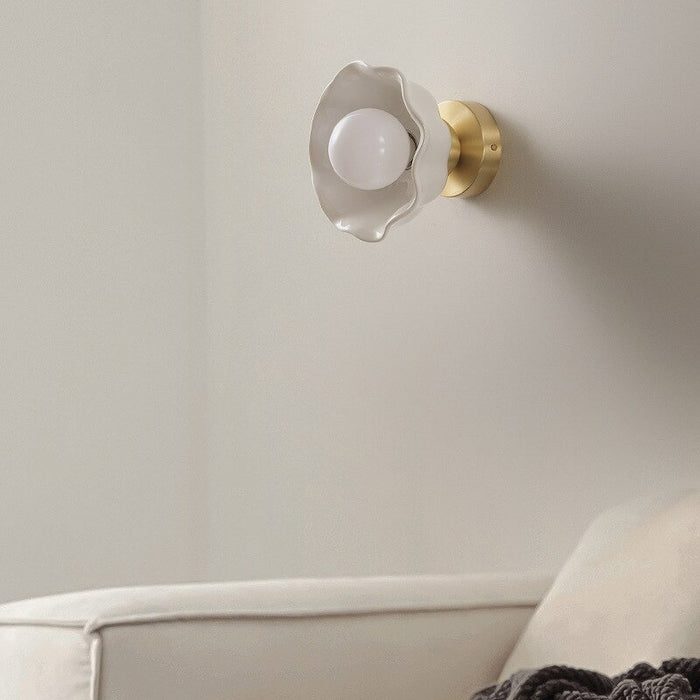 Retro Simple Bedside White Ceramic Wall Lamp
